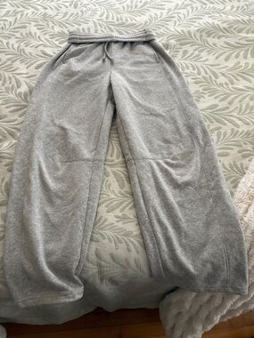 Structured gray sweatpants